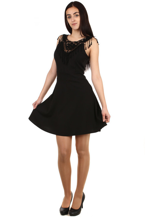 Krótka czarna sukienka z koronką
