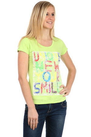 Damski t-shirt z okrągłym dekoltem i krótkim rękawem. Na przedniej części koszulki kolorowy napis prześwitujący spod