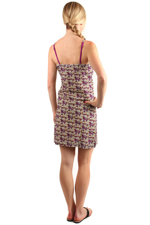 Damska krótka sukienka plażowa z wąskimi ramiączkami