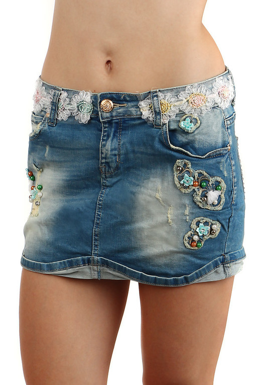 Damska jeansowa mini spódniczka z kwiatowym haftem