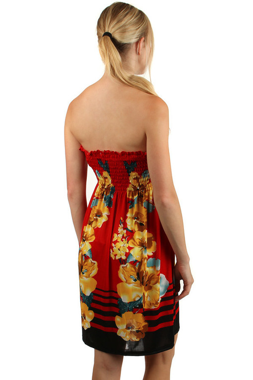 Plażowa sukienka w kwiaty z odkrytymi plecami