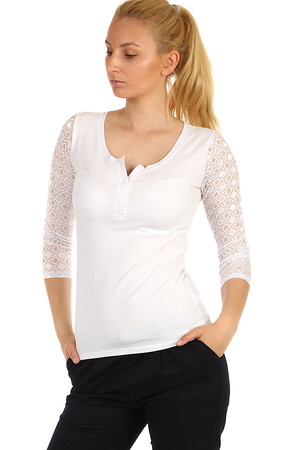Koszulka damska z koronkowymi rękawami 3/4 i guzikami przy dekolcie. Duży wybór kolorów. 95% bawełna, 5% lycra.
