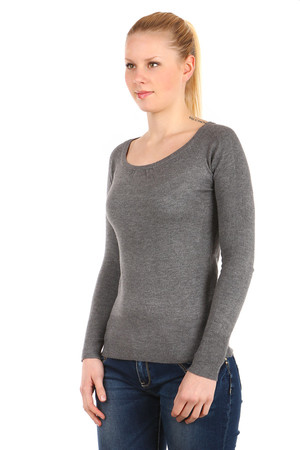 Damski elegancki sweter z długim rękawem. Jednobarwny wzór bez zapięcia i bez kieszeni. Okrągły dekolt bez