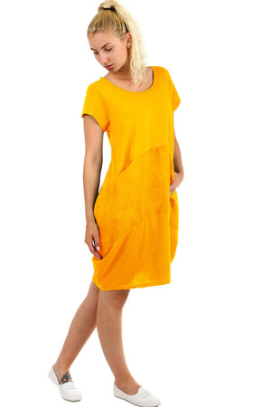 Damska letnia oversizowa sukienka plażowa z krótkim rękawem i kieszeniami. Rozmiar UNI odpowiada rozmiarowi M - 2XL.