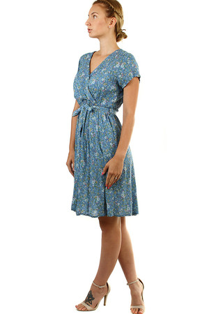Damska letnia sukienka nad kolano z kwiatowym wzorem w romantycznym stylu retro Dekolt V krótkie rękawy w talii znajduje