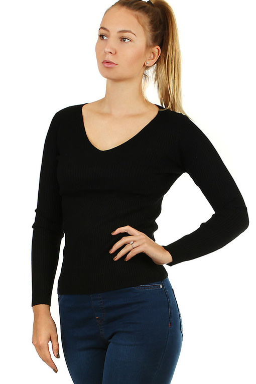 Lekki sweter damski w jednolitym kolorze z dekoltem v-neck