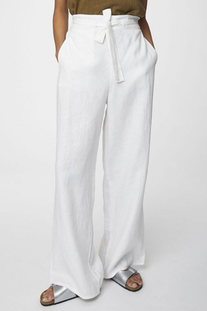 Białe spodnie z konopi na lato dla fanów naturalnych materiałów i zrównoważonej mody wygodny i chłodny w upały wysoka