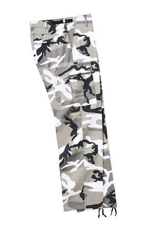 Męskie spodnie kieszeniowe w kamuflażu w najbardziej popularnym kroju outdoorowym wzorowanym na spodniach US Army. Ukośne