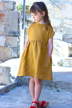 Sukienki dziewczęce Lotika są projektowane i szyte w Czechach z miłością do natury i dzieci. Twoja mała dziewczynka