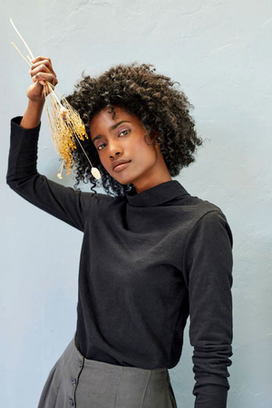 Koszulka damska z bawełny organicznej marki Thougth 100% bawełna organiczna długi rękaw z przyjemnym golfem straight fit