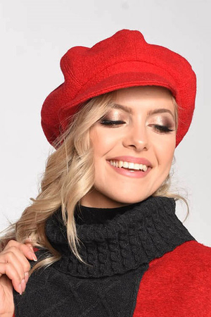 Kobieca czapka z daszkiem w retro look naturalna 100% wełna ciepła występujący w okresie jesień/zima/wiosna obwód 55 cm