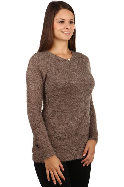 Dłuższy miękki sweter damski z kieszeniami