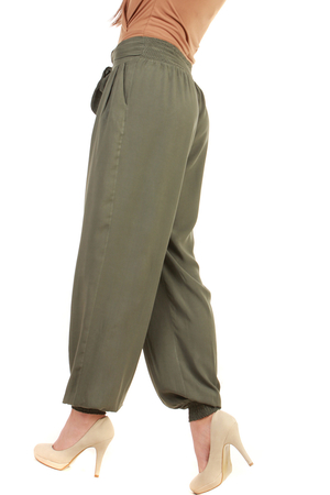 Damskie spodnie haremowe z lekkiej wiskozy żabka z tyłu w pasie szerokie obszycia nogawek harem styl praktyczne kieszenie