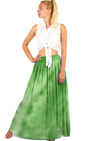Damska letnia batikowa długa spódnica z ozdobnym paskiem. Spódnica ma elastyczną, prążkowaną talię z rozciągliwą