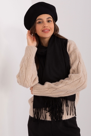 Elegancki beret damski nie tylko na zimę monochromatyczny dwuwarstwowa dzianina minimalistyczny styl odpowiedni do